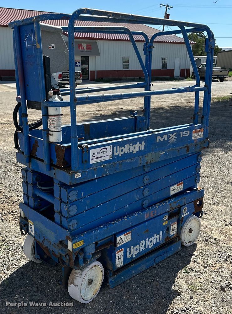 2000 UpRight MX19 scissor lift - DG4478