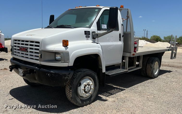 2005 GMC C4500 flatbed truck - DO2460