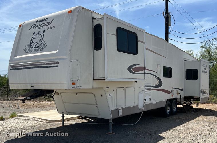 2004 Fleetwood Prowler Regal AX6 camper - DO2463