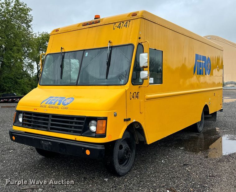1995 Chevrolet  P30 delivery truck - DV5838