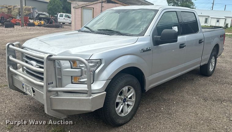 2017 Ford F150 XLT SuperCrew pickup truck - EE7475