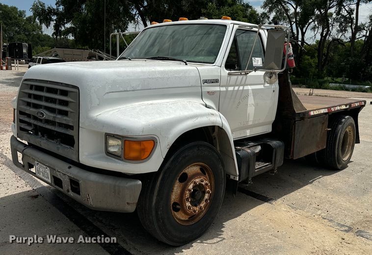 1999 Ford F800 flatbed truck - EE7476