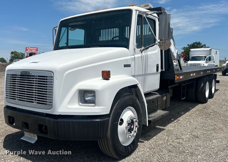 2003 Freightliner  Business Class M2 rollback truck - EG0767