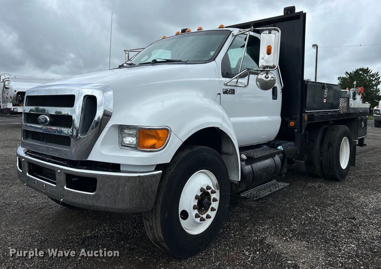 2012 Ford F750 Super Duty  flatbed truck - EG0836