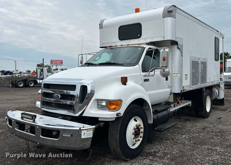 2011 Ford F750 Super Duty  railroad inspection truck - EG0840