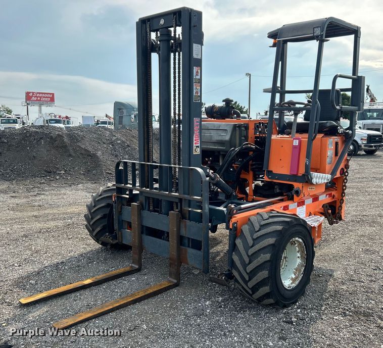 2005 Moffett  M5500 forklift - EG0887