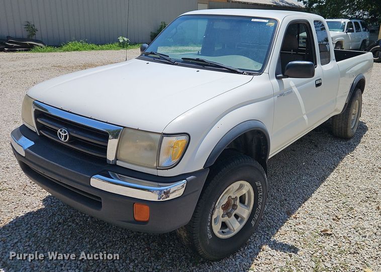 1999 Toyota  Tacoma PreRunner XtraCab pickup truck - EI8218