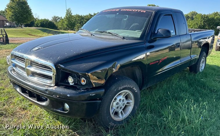 1998 Dodge Dakota Sport Club Cab pickup truck - OM9604