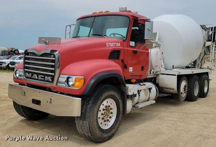 2007 Mack Granite ready mix truck - DR4387