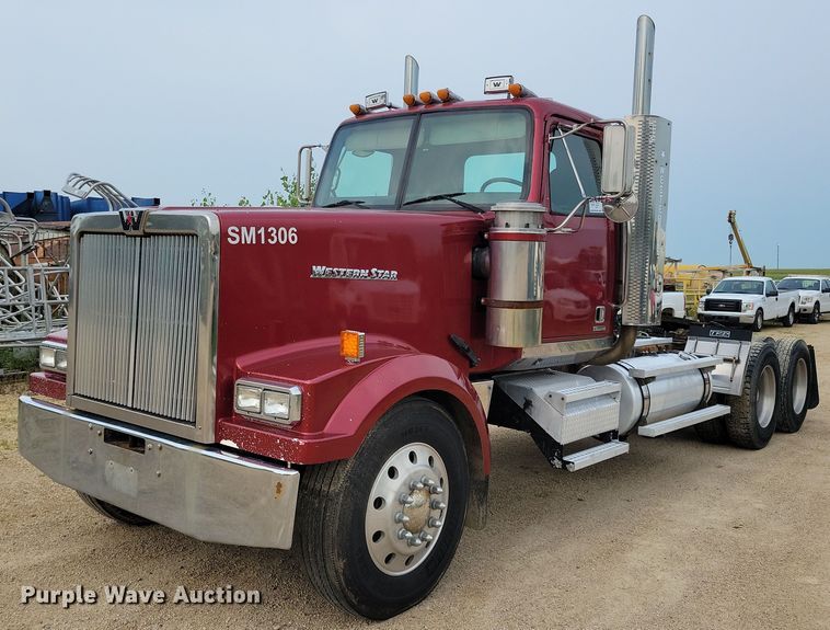 2013 Western Star 4900EX semi truck - DR4394