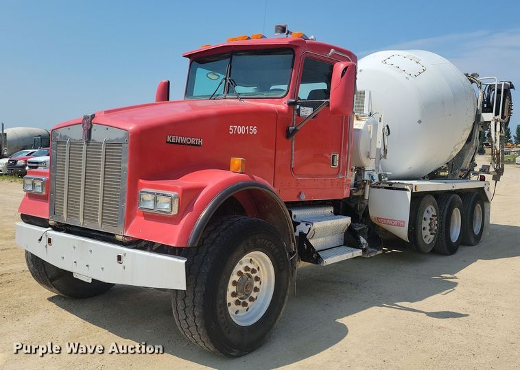 2001 Kenworth W900 ready mix truck - DR4400