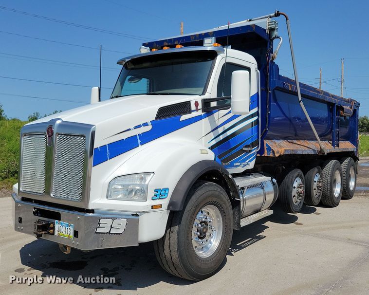 2016 Kenworth T880 dump truck - KA9895