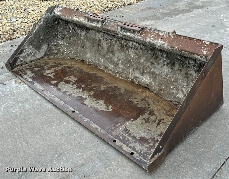 Melroe 72 Low Profile skid steer bucket - LF9944