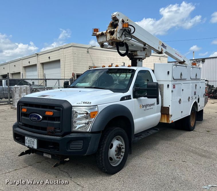 2013 Ford  F450 Super Duty XL bucket truck - LR9409