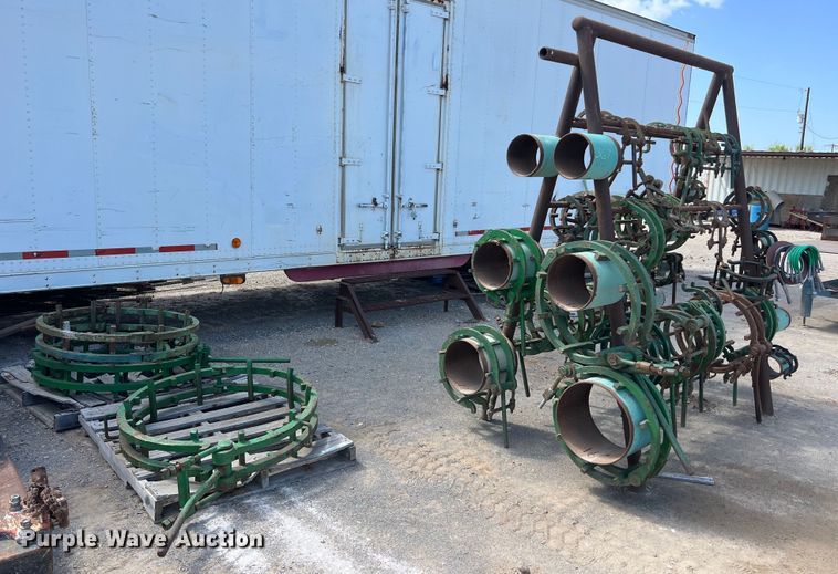 Approximately 43 pipe clamps - LV9011