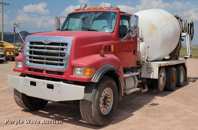 2004 Sterling  L9500 ready mix truck - OD9673