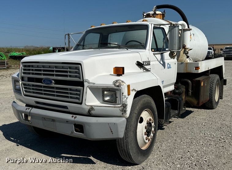 1994 Ford F700  vacuum truck - OG9620