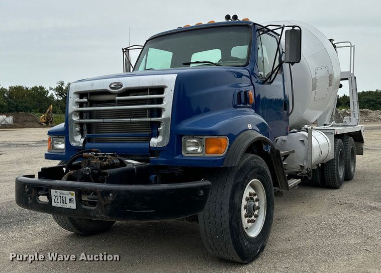 2003 Sterling  ready mix truck - OG9623