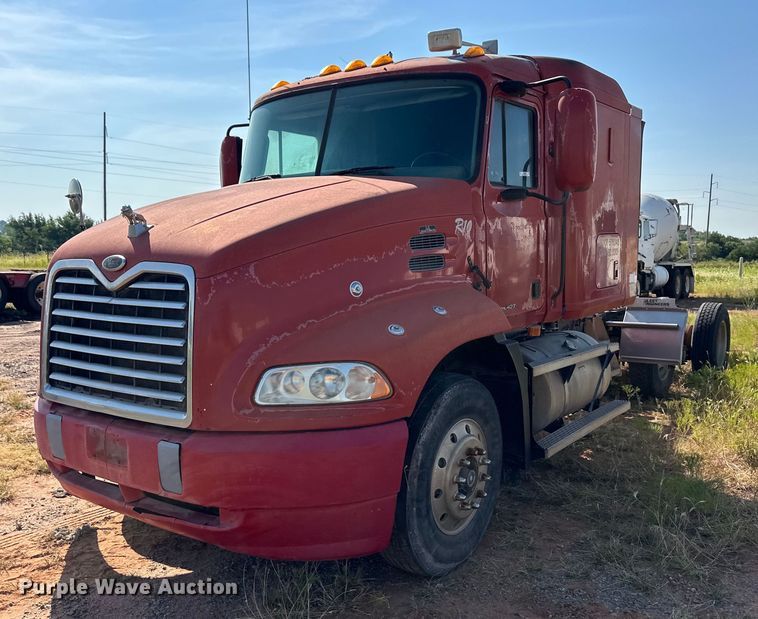 2000 Mack CX613 semi truck - OM9580