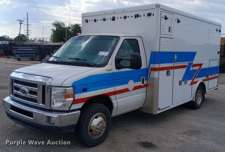 2012 Ford E450 ambulance - DG5252