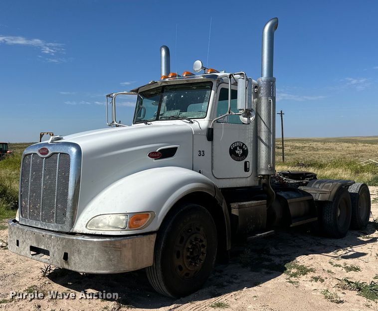 2009 Peterbilt  386 semi truck - DK6663