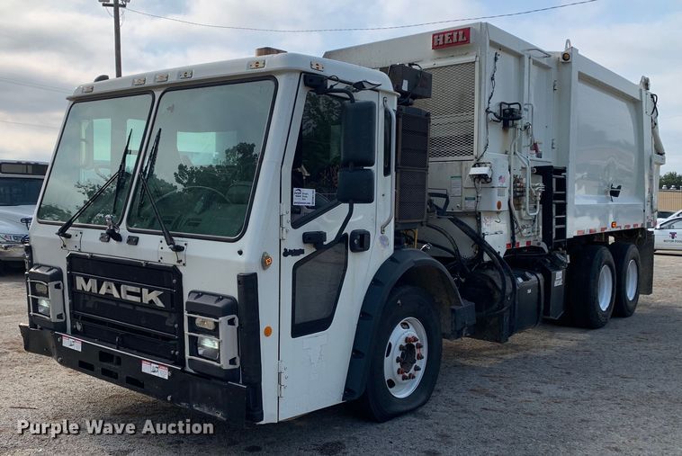 2018 Mack LR613 refuse truck - DM1762