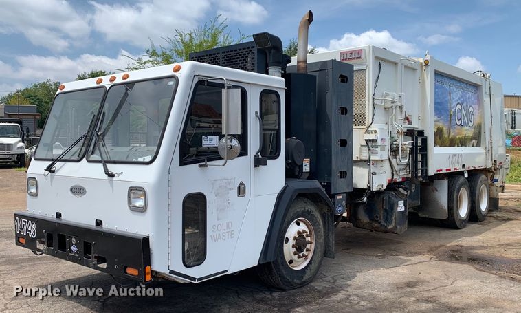 2014 Crane Carrier Low Entry refuse truck - DM1767