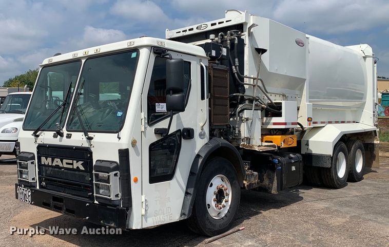 2018 Mack LR613 refuse truck - DM1769
