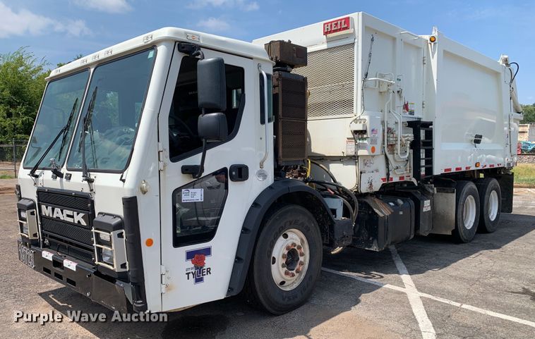 2018 Mack LR613 refuse truck - DM1770