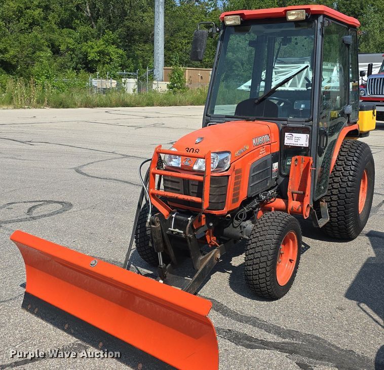 2005 Kubota B3030 MFWD tractor - DQ4475