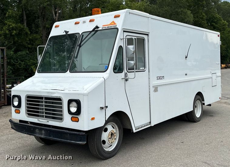 1992 GMC Aeromaster delivery truck - EH4399