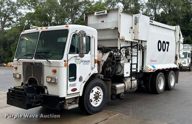 2010 Peterbilt 320 refuse truck - EH4406