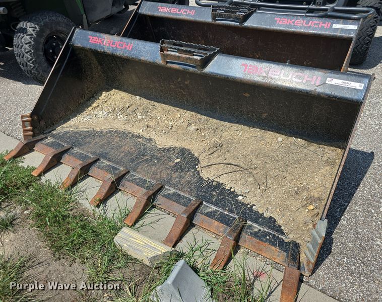 2016 Paladin skid steer bucket - EK6352