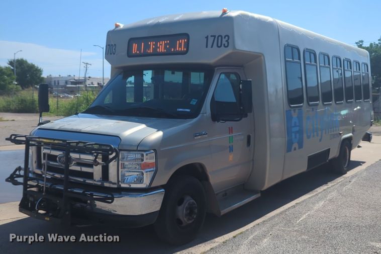 2017 Ford Econoline E450 Super Duty shuttle bus - NG9925