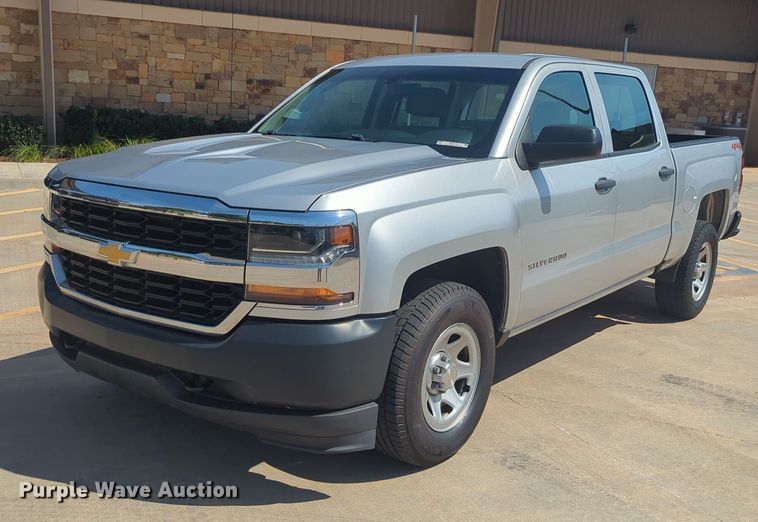 2018 Chevrolet Silverado 1500 Crew Cab pickup truck - NW9718