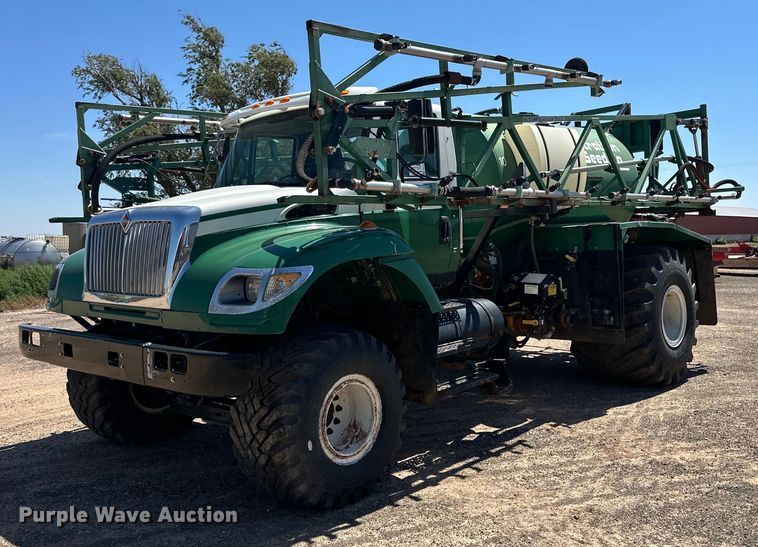 2006 International 7600 applicator truck - DG4472