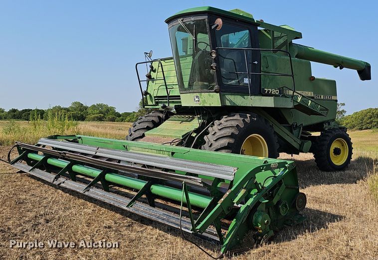 1987 John Deere 7720 Titan II combine - DS4667