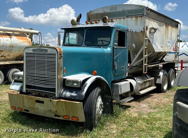 1986 Freightliner FLC feed delivery truck - DX0769