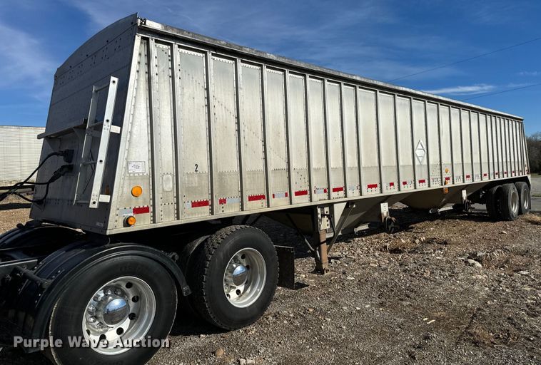 1993 Cornhusker grain trailer - NM9086