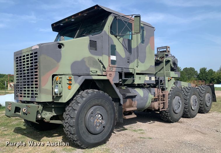 2008 Oshkosh M1070 semi truck - DM1746