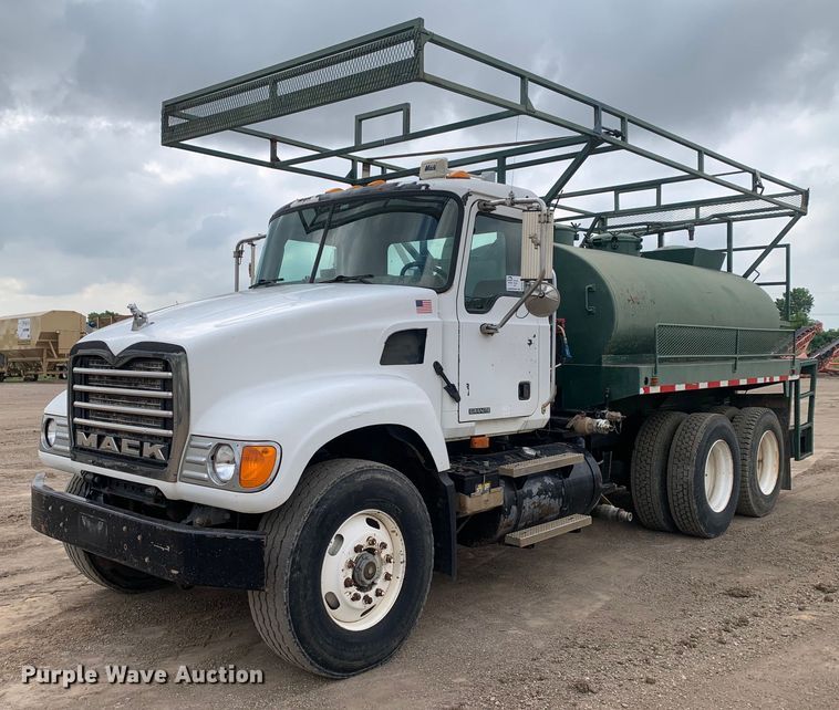2003 Mack CV713 Granite tank truck - DM7953