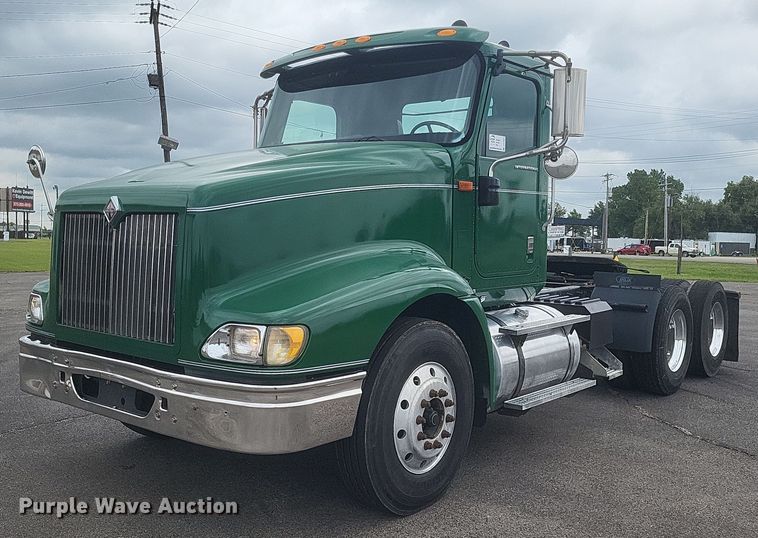 2006 International  9400 semi truck - DR4924