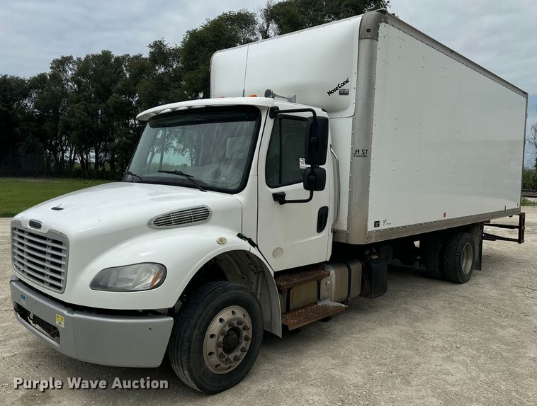 2017 Freightliner M2106 box truck - EE7481