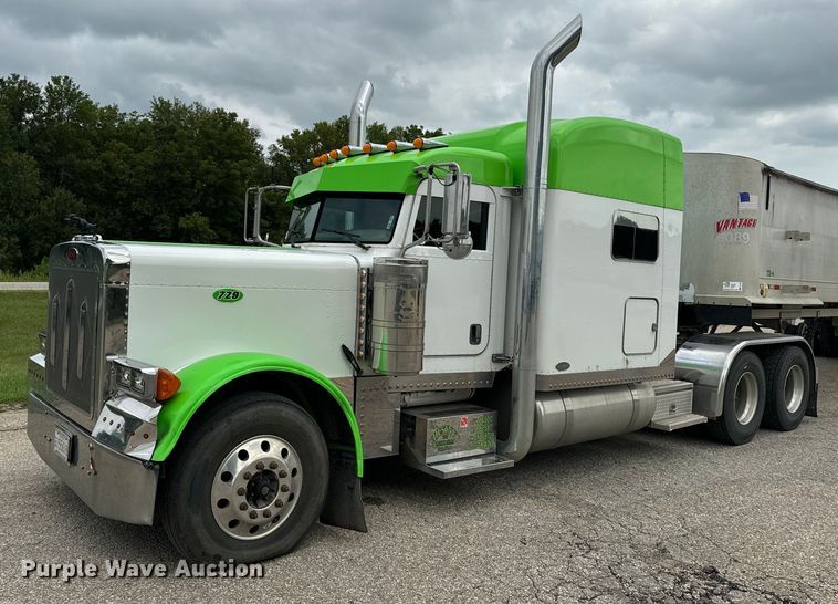 2005 Peterbilt 379 semi truck - EE7484