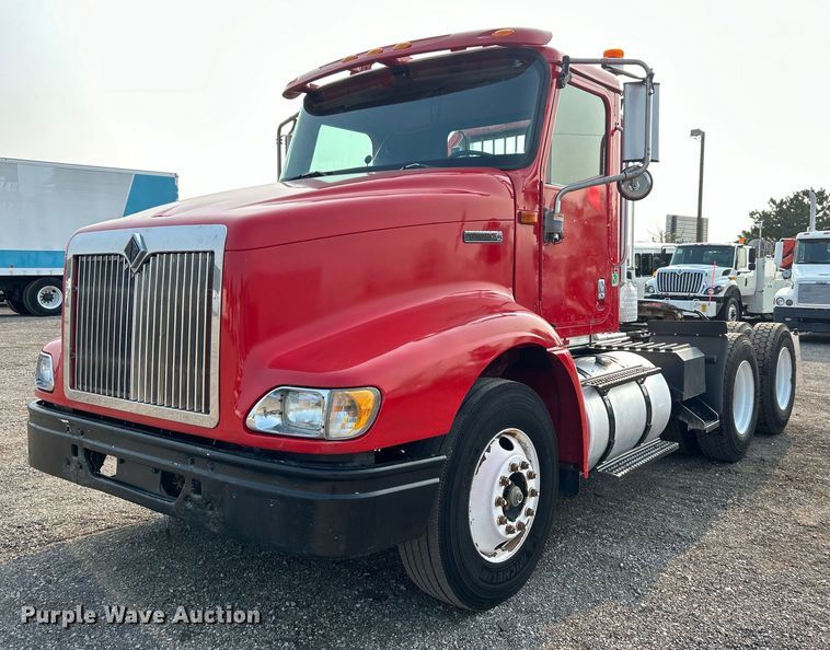 2000 International  9100i semi truck - EG0871