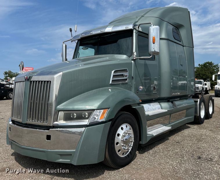 2016 Western Star 5700XE  semi truck - EG0927