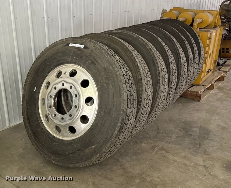 (16) 11R24.5 tires and wheels - EH4427