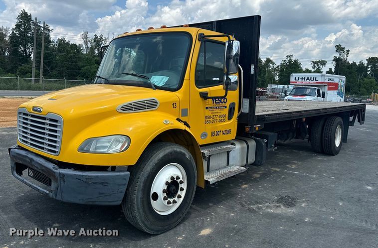 2013 Freightliner  flatbed truck - EI4033