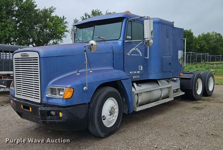 1997 Freightliner  FLD 120 semi truck - EI8223