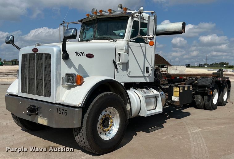 2013 Peterbilt 365 roll-off container truck - EJ2862